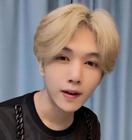  从模仿偶像到带货风波；凌达乐的网红之路，如何卷入牛肚卫生争议？ 娱乐新闻