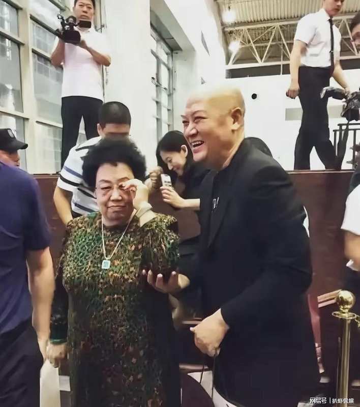  长情守护指南：一段跨越世俗偏见的爱情叙事录 情感心理