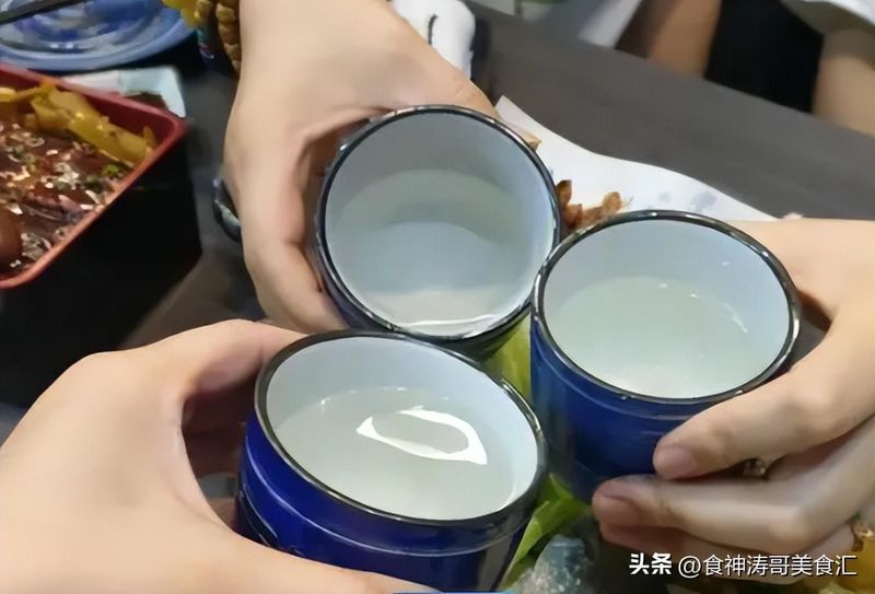  佳酿难觅知音：东北白酒为何困守故土？深度解析破局之道 新闻