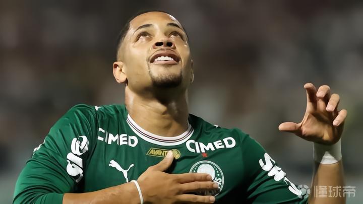 诺坎普的聚光灯下：一个巴西少年的迷失与重生 体育新闻