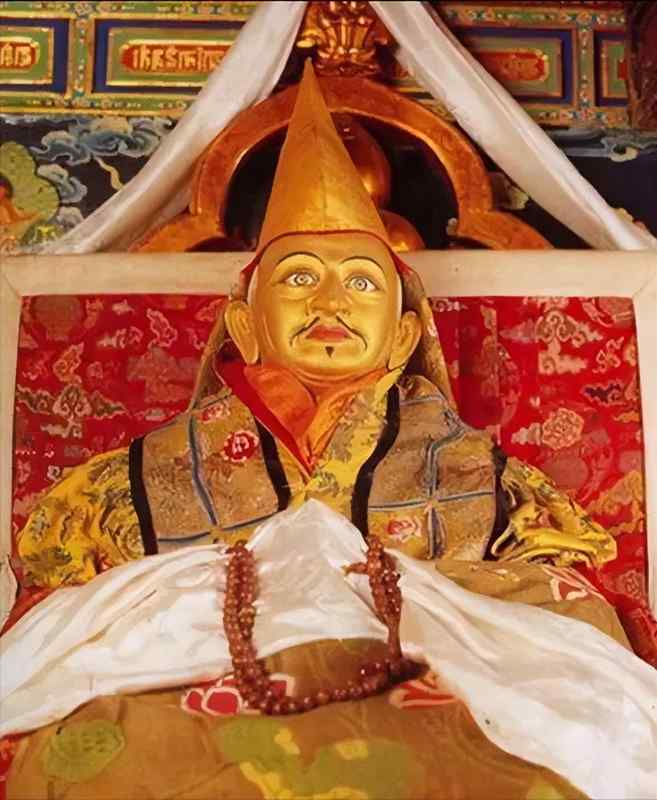  权力阴影下的转世灵童：六世达赖仓央嘉措的政治困局与身份悖论 新闻