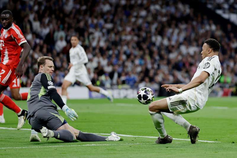  【战术复盘】皇马0-2开局：防线结构性缺陷与反击效率的多维博弈 体育新闻