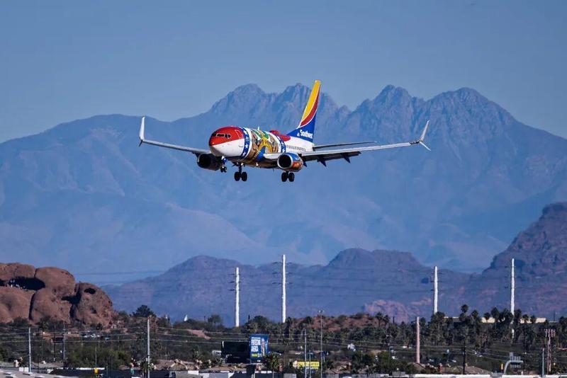  当85.7万架次航班成为不能承受之重：一座超级枢纽的隐忧与一线员工的抉择 新闻