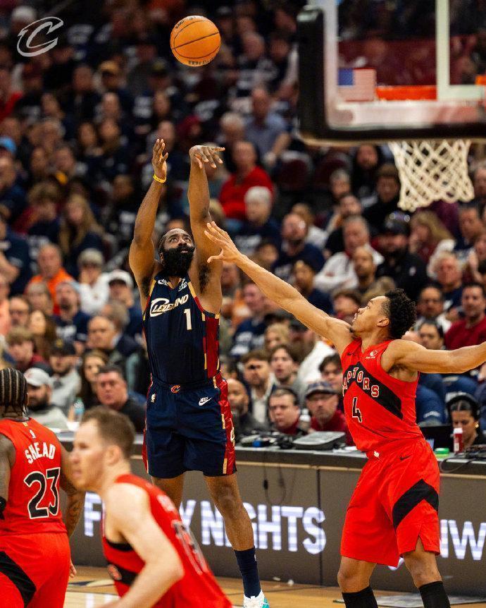  数据铁证：米切尔连续9场G1砍30+如何重塑现役球星历史地位 体育新闻