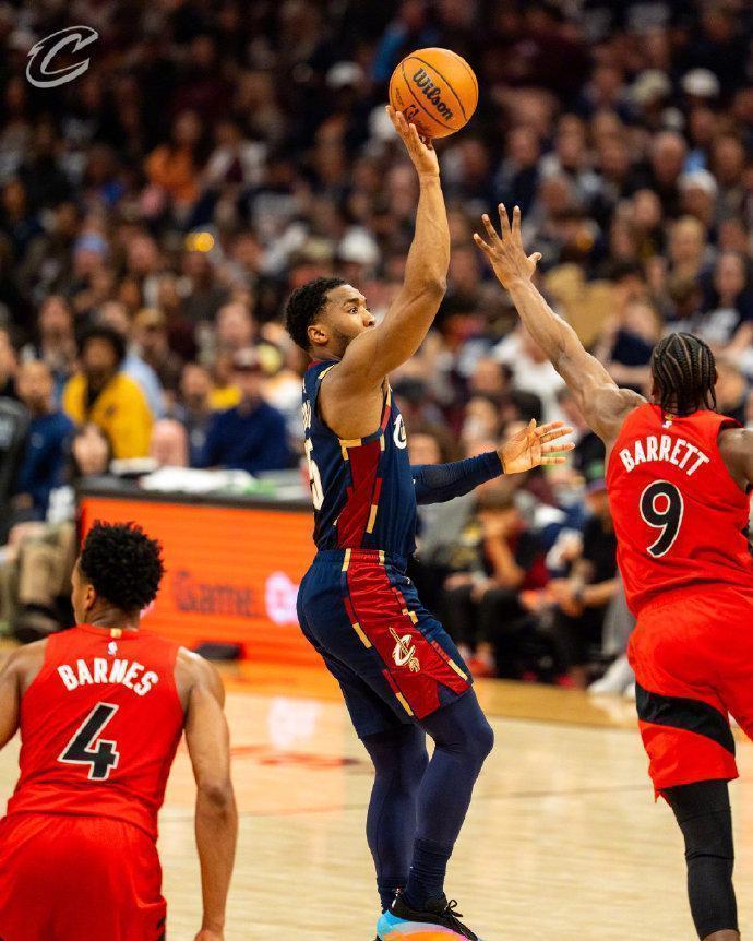  数据铁证：米切尔连续9场G1砍30+如何重塑现役球星历史地位 体育新闻