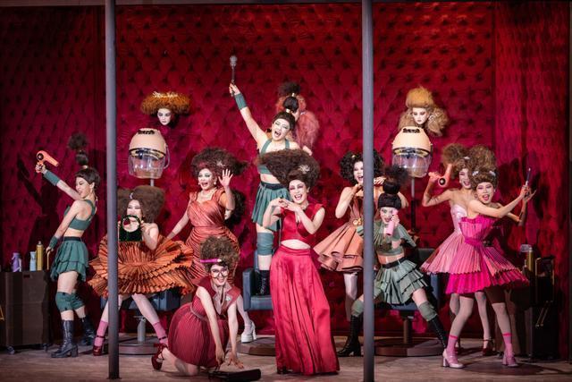  2400年前的喜剧如何刺穿当代战争迷思：阿里斯托芬的上海舞台实验 影视小说