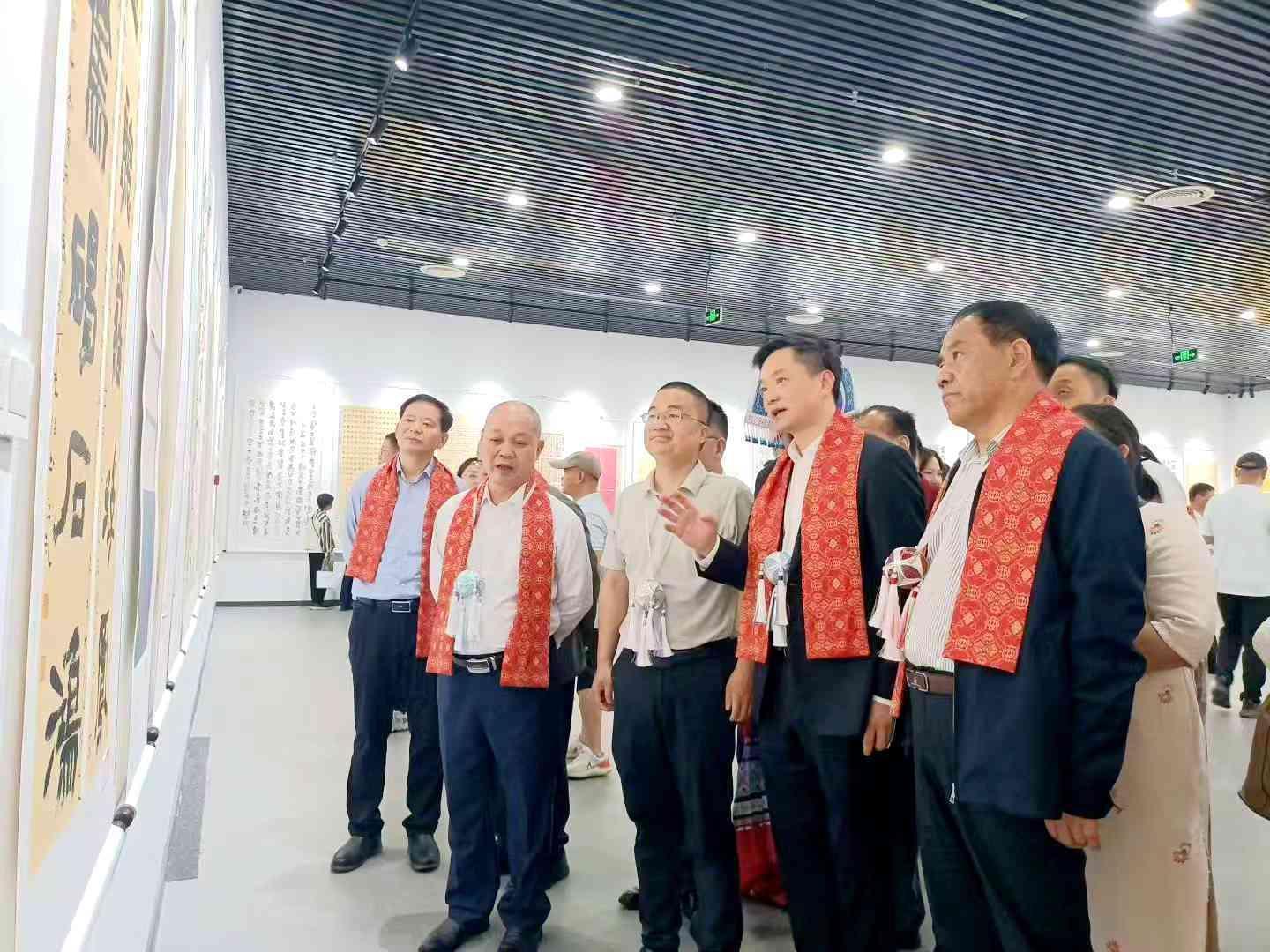  笔墨交融：首届“绣球杯”大书法比赛如何以传统文化铸牢民族共同体 文化旅游