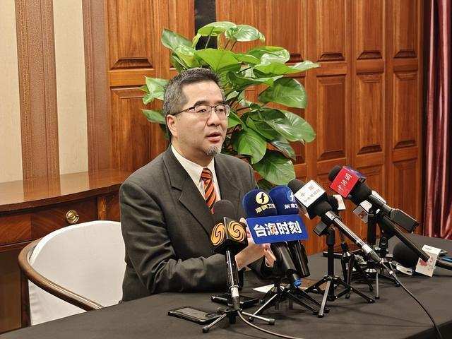  两岸破冰：郑丽文访陆背后的政治博弈与国民党路线分歧 新闻 两岸破冰：郑丽文访陆背后的政治博弈与国民党路线分歧 新闻