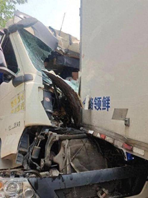  武汉三环线追尾事故技术复盘：快递小哥如何用3分钟完成生死救援 新闻 武汉三环线追尾事故技术复盘：快递小哥如何用3分钟完成生死救援 新闻